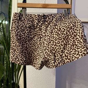 Linen leopard shorts